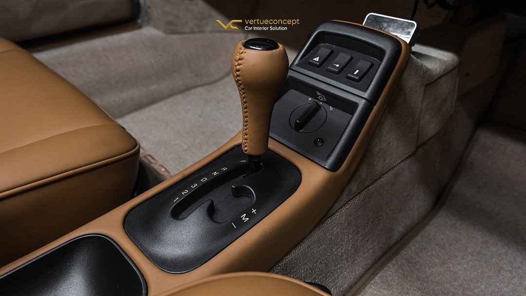 Center Console and Selector Trim